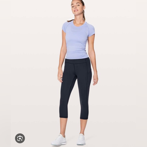 Lululemon speed up crop 21” size 6 - Picture 8 of 8